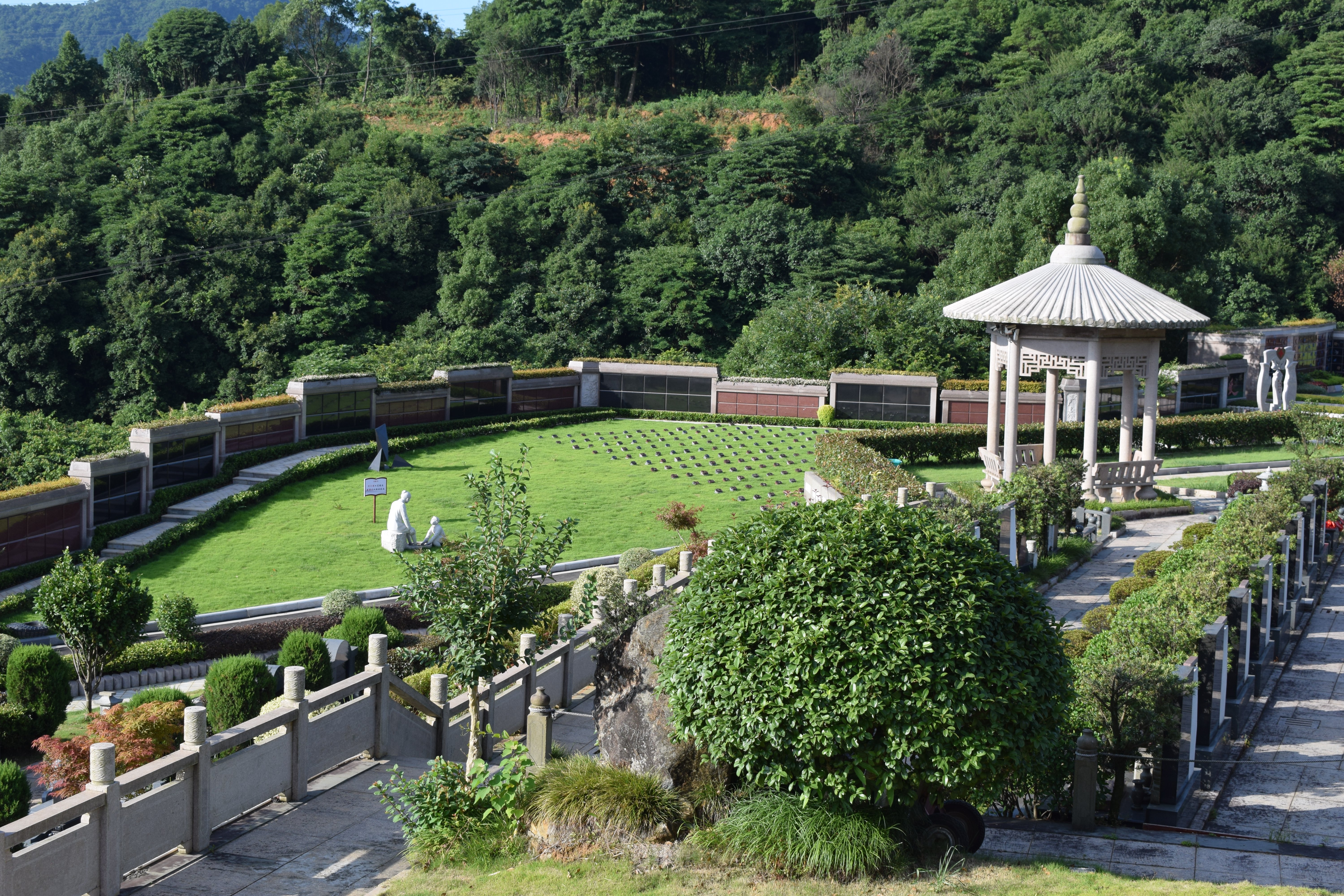 尊时凯龙引领公墓行业转型升级，创新实践获社会广泛认可