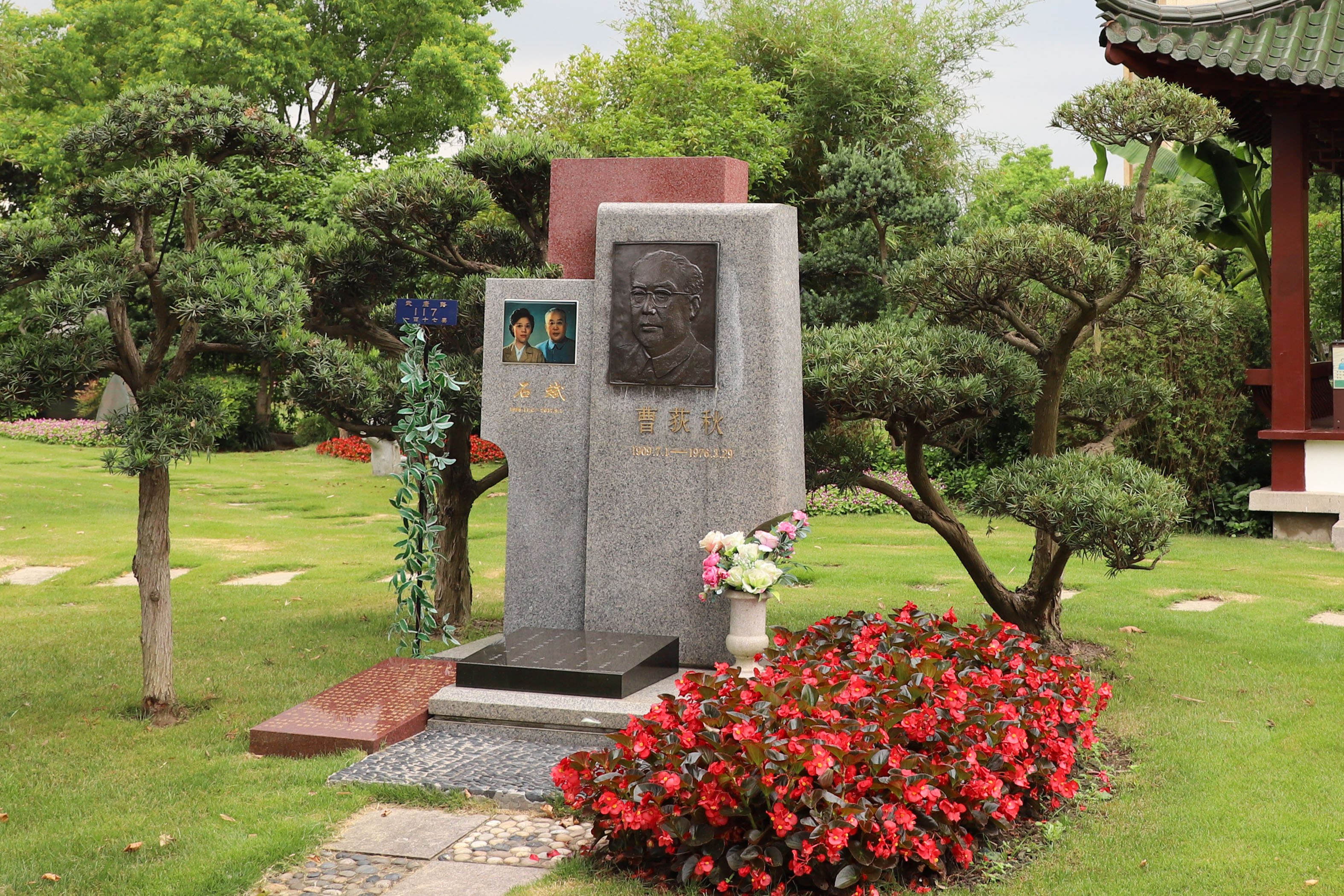 <b>历史回响：曹荻秋纪念碑下的敬仰与思考</b>