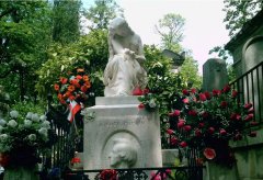 墓园雕塑：镌刻永恒的静默诗篇