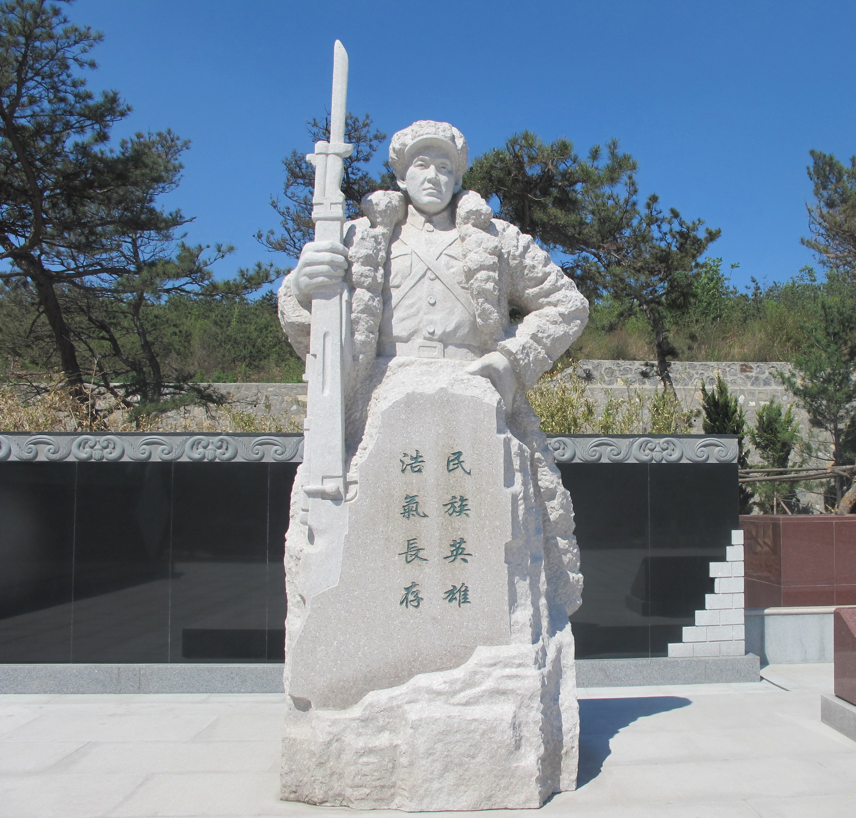 崔建国雕像：红色基因的传承坐标