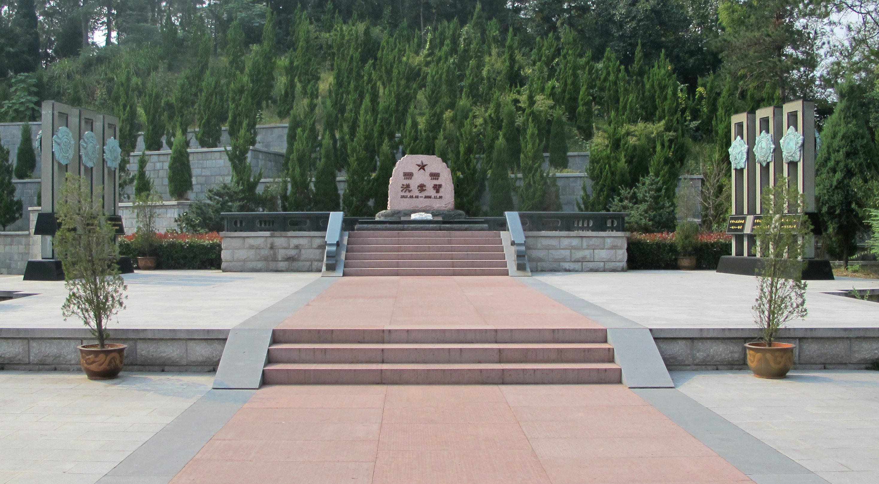 石上春秋：碑雕艺术中的生命叙事与民族记忆